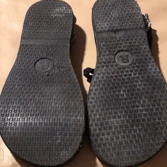 NWOT Plaka flat sandals. Size 7 - Picture 3 of 3